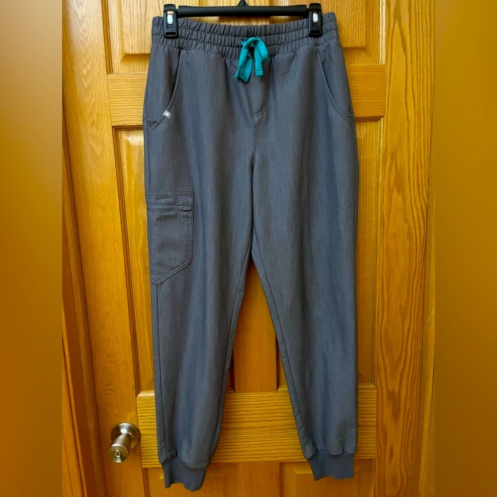 Figs Bundle of 5 High Waisted Zamora Joggers Scrub Pants - Picture 2 of 6